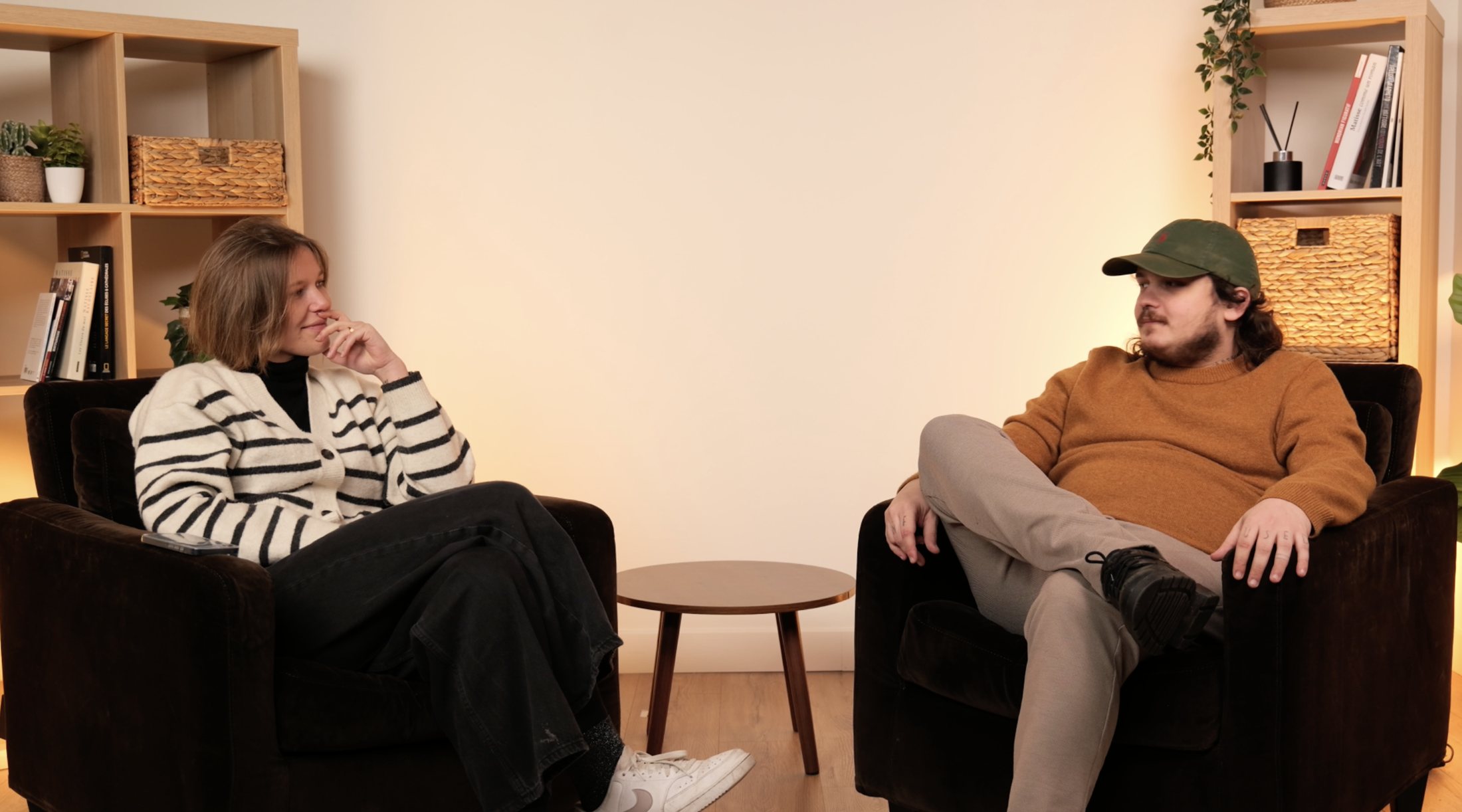 Interview &agrave; deux, plan large